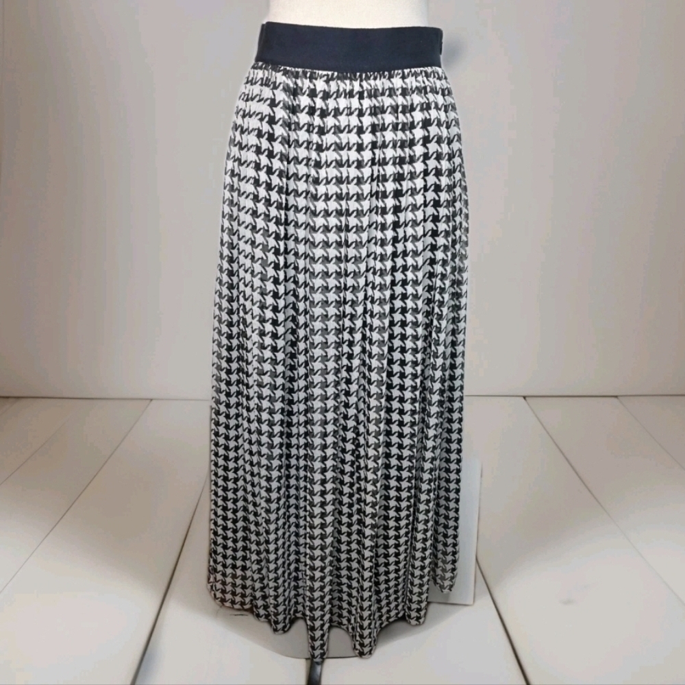321h. Talbots Houndstooth Pleated Midi Skirt - Size 2